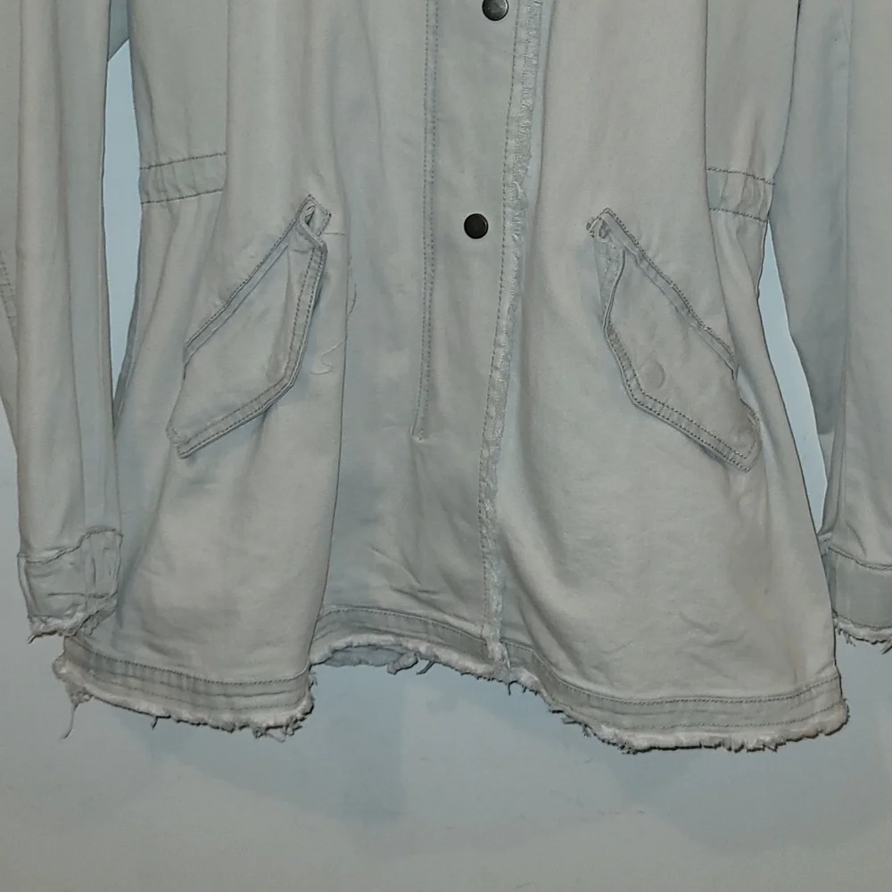 🤍SPRING,Womens beautiful light colored denim fall jacket sz LG. LA Coalition.💙